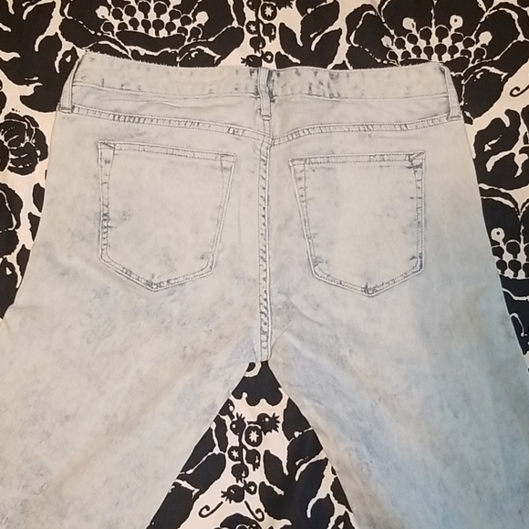 Acid wash cropped jeans - Picture 7 of 11